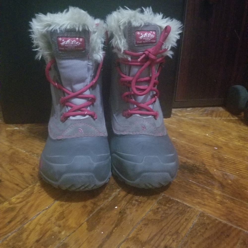Snow boots
